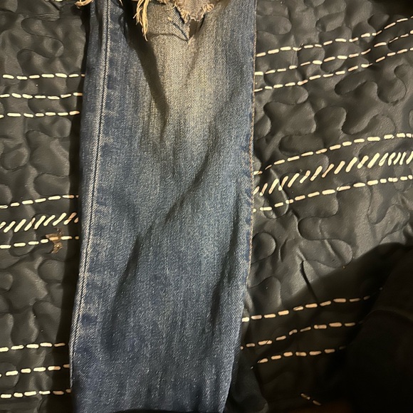 VIP DISTRESSED JEANS 5/6 - Picture 9 of 12